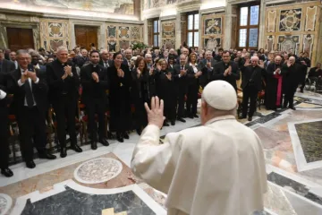 Papa Francisco se reúne com a comunidade acadêmica do Pontifício Instituto Teológico João Paulo II para as Ciências do Matrimônio e da Família, no Vaticano, segunda-feira, 25 de novembro de 2024.