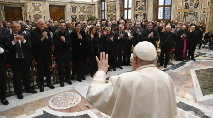 Papa Francisco se reúne com a comunidade acadêmica do Pontifício Instituto Teológico João Paulo II para as Ciências do Matrimônio e da Família, no Vaticano, segunda-feira, 25 de novembro de 2024. ?? 