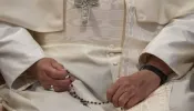 Papa Francisco roga à Virgem Maria que silencie “o ruído das armas”