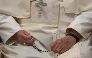 Papa Francisco reza o terço pelo dom da paz, na tarde de hoje na basílica de Santa Maria Maior, em Roma