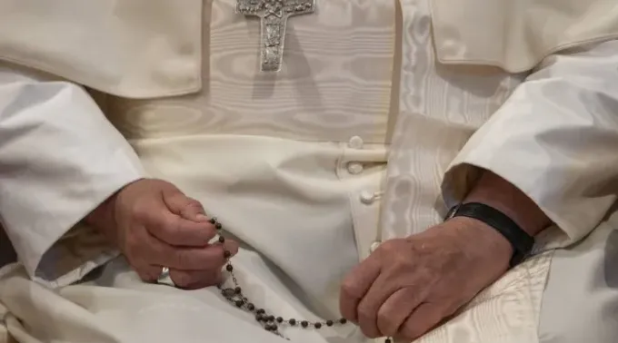 Papa Francisco reza o terço pelo dom da paz, na tarde de hoje na basílica de Santa Maria Maior, em Roma