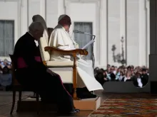 Papa Francisco pronuncia a catequese na audiência geral