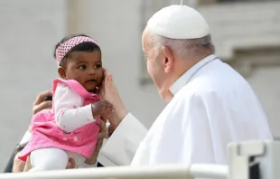 Papa com criança.