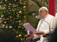 Papa Francisco discursa aos membros da Cúria Romana