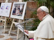 Imagem do papa Francisco na cerimônia por ocasião dos 40 anos do Tratado de Paz entre Argentina e Chile.