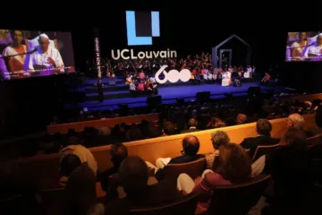 Papa Francisco com estudantes da Universidade Católica de Lovaina