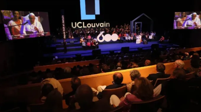 Papa Francisco com estudantes da Universidade Católica de Lovaina