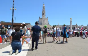 Peregrinos ao santuário de Fátima