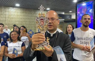 Relíquia do beato Carlo Acutis chega ao aeroporto de Recife (PE)