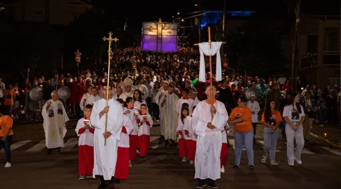 Procissão luminosa da Romaria de Monsenhor João Benvegnú