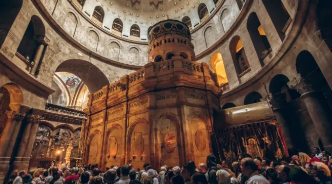 Peregrinos na Igreja do Santo Sepulcro em Jerusalém, Israel, novembro de 2017. ?? 