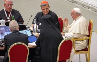 Papa Francisco participando das sessões do Sínodo.