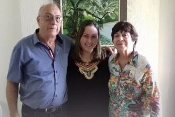 José Cloves Arruda e Maria Auxiliadora Vaz de Arruda com a filha Priscila Vaz.