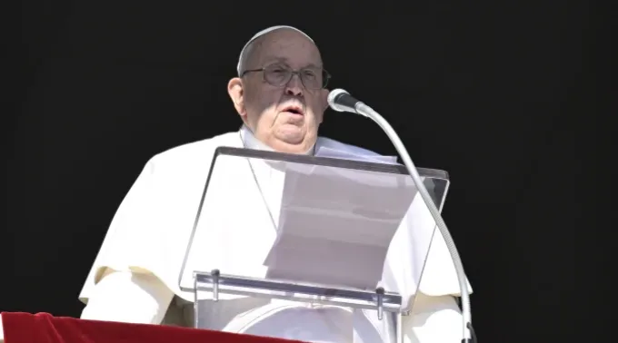 O papa Francisco fala à multidão reunida na Praça de São Pedro, em 1º de janeiro de 2025. ?? 