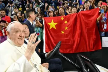 Papa Francisco e fiéis chineses na Mongólia