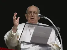 Papa Francisco fala da janela do Palácio Apostólico em 11 de fevereiro de 2024.