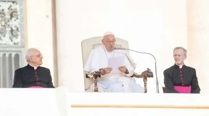 Papa Francisco na audiência geral de hoje no Vaticano ?? 