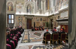 Papa Francisco com membros do Dicastério para a Doutrina da Fé em 26 de janeiro de 2024.