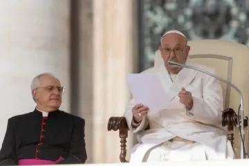 Papa Francisco faz catequese durante audiência geral