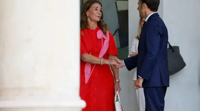Melinda Gates cumprimenta Emmanuel Macron ?? 
