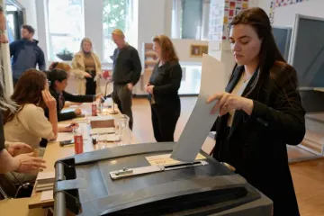 Votação em seção eleitoral na Holanda.