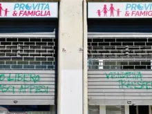 Esse é o terceiro ataque ao edifício-sede da associação italiana pró-vida Pro Vita & Famiglia em pouco mais de um mês.