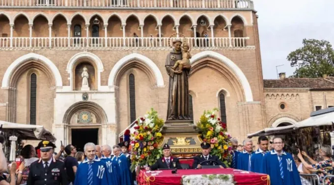 Procissão de santo Antônio de Pádua ?? 