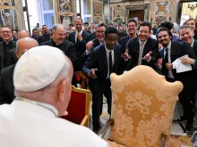 Papa Francisco recebe humoristas hoje (14) no Vaticano.