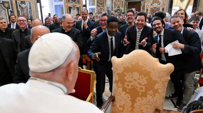 Papa Francisco recebe humoristas no Vaticano ?? 