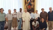 Papa Francisco recebe grupo de migrantes no Vaticano