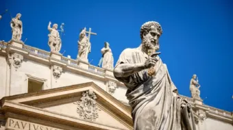 Estátua de são Pedro no Vaticano.