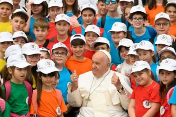 Papa Francisco com jovens