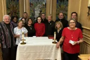 Gianna Emanuela Molla em jantar de aniversário para Cheryl Calire na capela de são José no Lar Madre Teresa em Buffalo, Nova York, EUA.