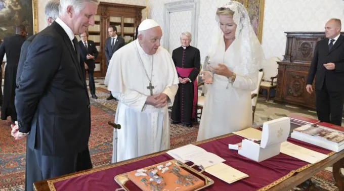 Papa Francisco com o rei Phillipe e a rainha Mathilde da Bélgica ?? 