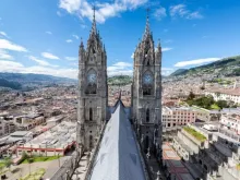 Basílica do Voto Nacional em Quito, Equador.