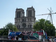 Fachada principal da catedral de Notre Dame em Paris, França, em 28 de junho de 2024.