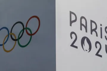 Banner com os anéis olímpicos e o símbolo das Olimpíadas Paris 2024