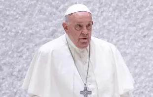 Papa Francisco ao chegar à audiência geral de hoje (7) no Vaticano.