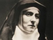 Santa Teresa Benedita da Cruz (Edith Stein), retratada em 1938-1939.