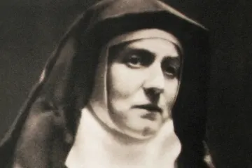 Santa Teresa Benedita da Cruz (Edith Stein), retratada em 1938-1939.