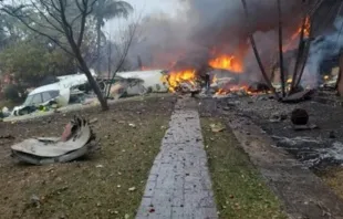 Destroços do avião que caiu hoje (9) em Vinhedo (SP).