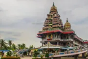 Graha Maria Annai Velangkanni, santuário católico de estilo "Indo-Mughal” em Medan, Indonésia.