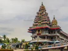 Graha Maria Annai Velangkanni, santuário católico de estilo "Indo-Mughal” em Medan, Indonésia.