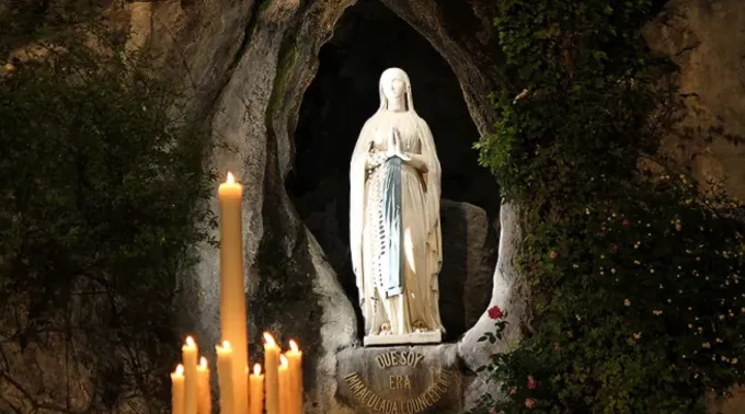 Gruta de Nossa Senhora de Lourdes ?? 