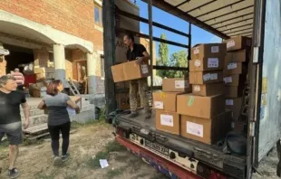 Entrega de material de ajuda humanitária enviado pelo papa Francisco na Ucrânia.