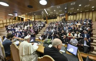 Papa Francisco fala sobre sinodalidade em encontro anual para moderadores de associações internacionais de fiéis, movimentos eclesiais e novas comunidades, organizado pelo Dicastério para os Leigos, a Família e a Vida, em 13 de junho de 2024.