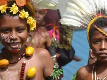 Crianças da ilha Kiriwina, Papua - Nova Guiné