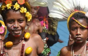 Crianças da ilha Kiriwina, Papua - Nova Guiné