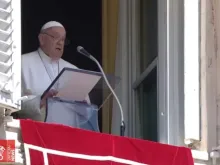 Papa Francisco ontem (25) durante a oração do Ângelus.