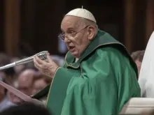 Papa Francisco em missa no Vaticano.